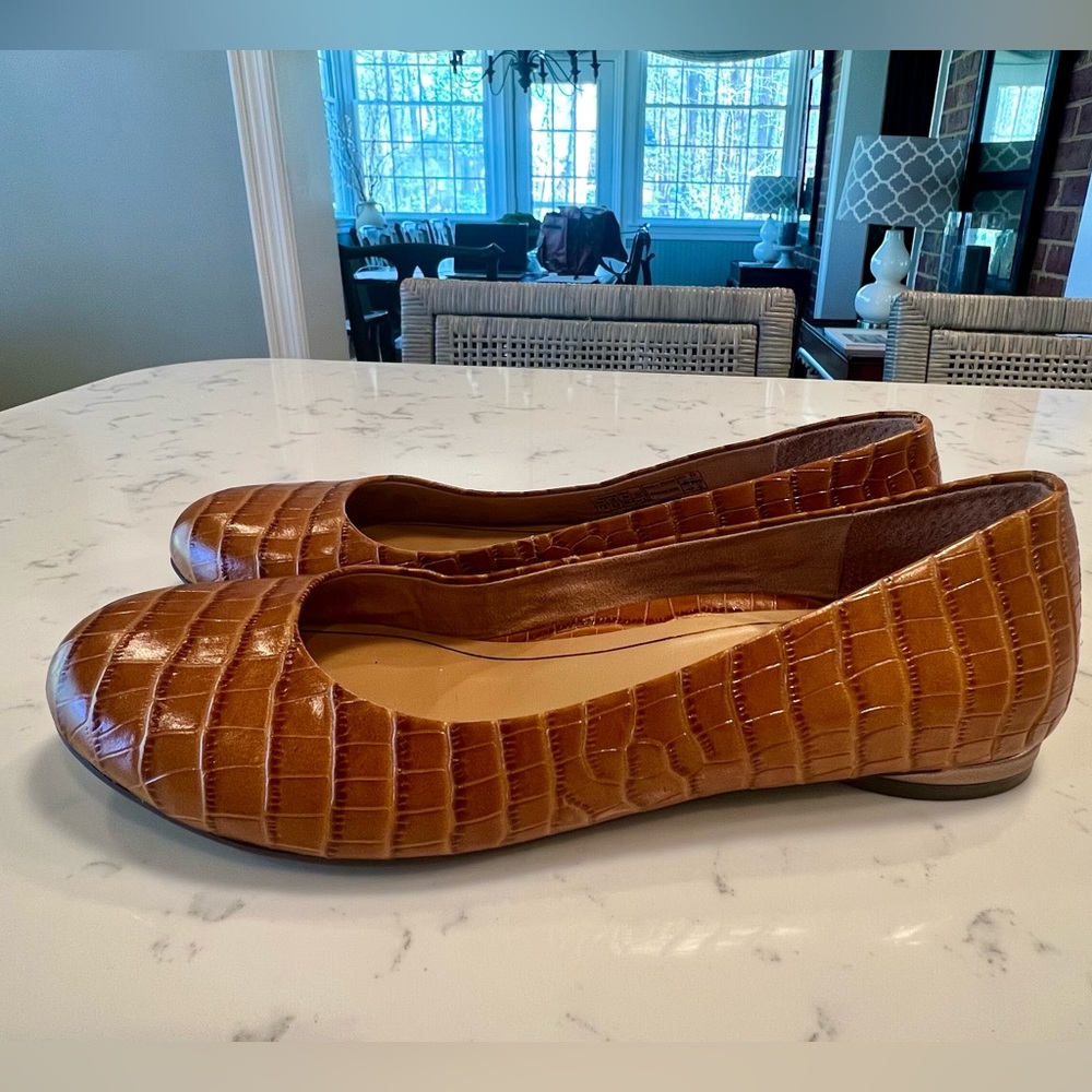 Vionic- Hannah Brown Croc-Embossed Leather Ballet Flat